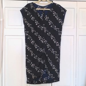 ⭐ 2/ $12 Cynthia Ryba floral navy dress